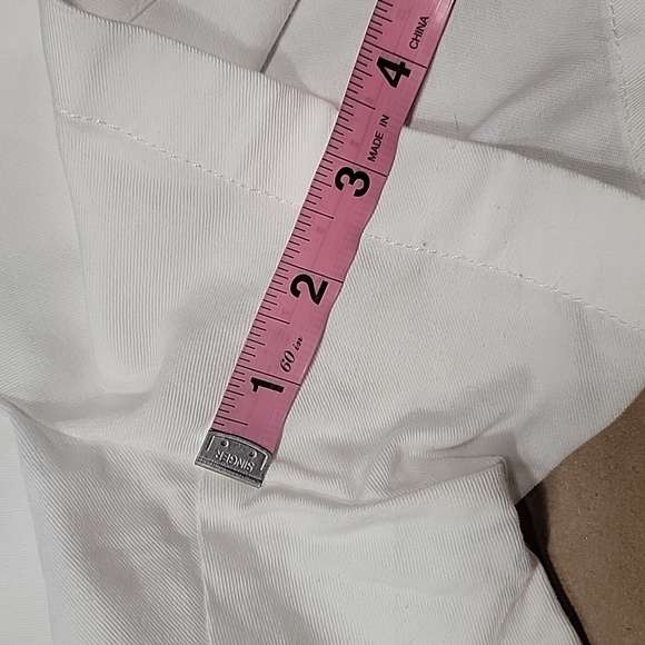 J. Crew Size 6 White Shorts, Excellent Used Condition.  100% Cotton - Picture 6 of 11